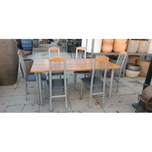 Eetkamer stoelen met tafel