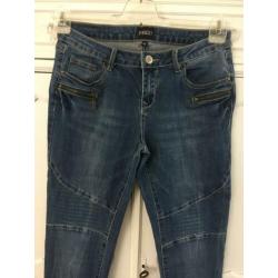 NIEUWSTAAT: Stoere jeans van 2 Bizzy, mt. 40