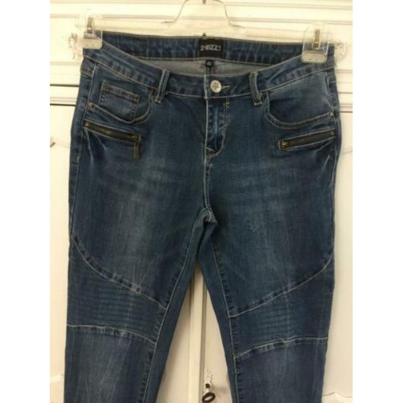 NIEUWSTAAT: Stoere jeans van 2 Bizzy, mt. 40
