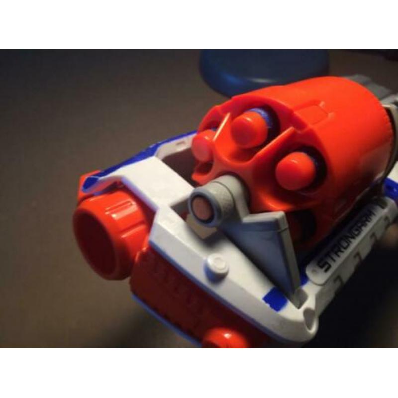 nerf strongarm + 6 kogels
