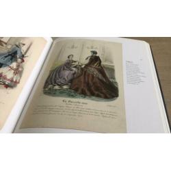 Vrouwenmode in prent.Modeprenten 1780-1930.Klederdracht.Mode