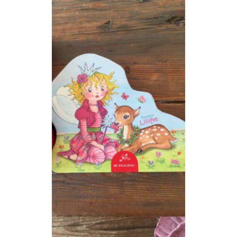 2 x puzzels, piraat en elfje, die spiegelburg en djeco.