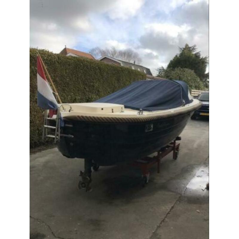 Tekoop: oud huijzer 560 sloep met 9,9 yamaha fourstroke
