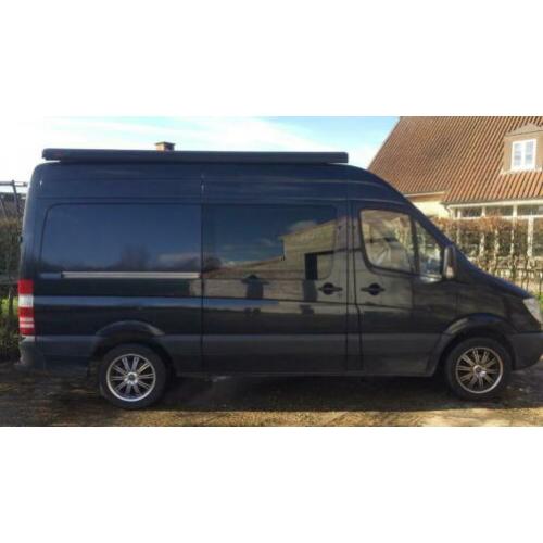Mercedes sprinter ingericht voor motorsport