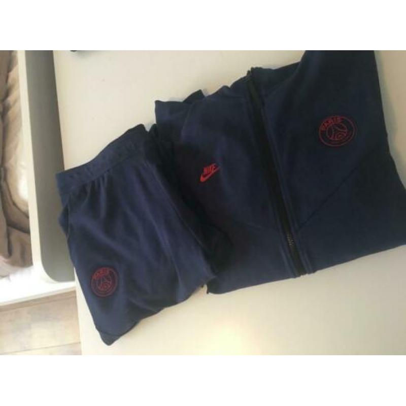Mooie Nike tech fleece vest en broek Paris Saint Germain(PSG