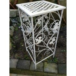 Metalen,tafel en bijzet tafel?? antiek ??