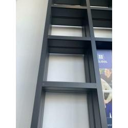 Presentatie kast (wandrek) 210cm x 415cm hoog, 2 stuks 7021