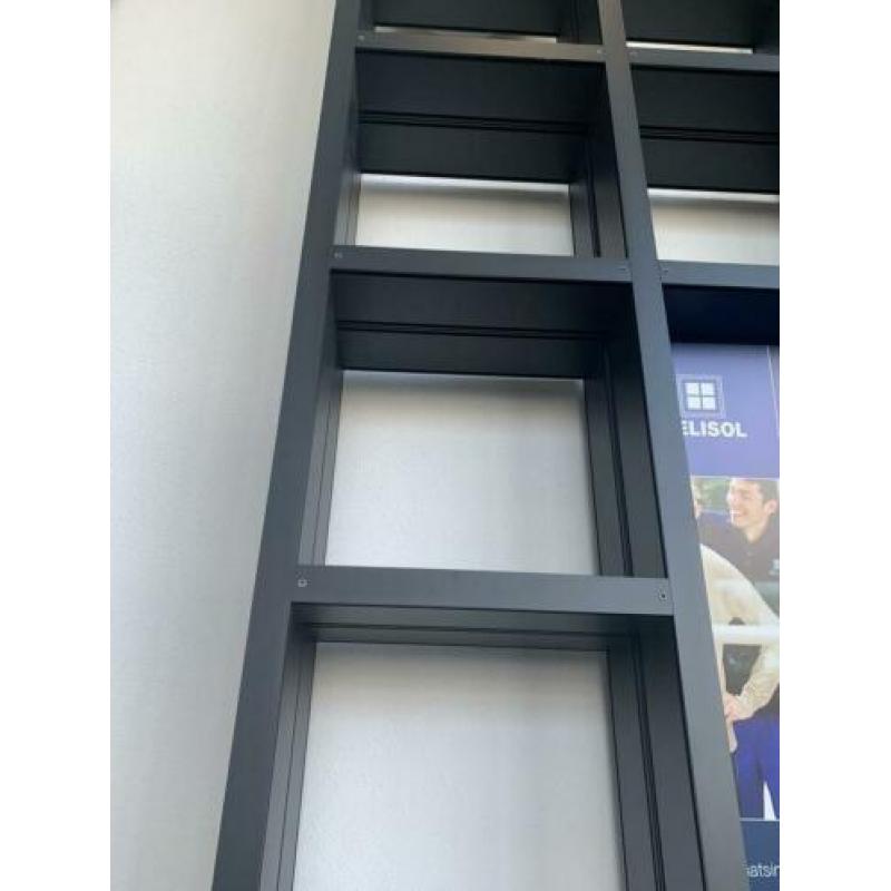 Presentatie kast (wandrek) 210cm x 415cm hoog, 2 stuks 7021