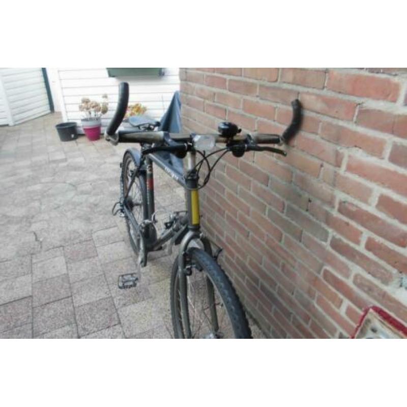 Heren fiets met versnelling.hand remmen.