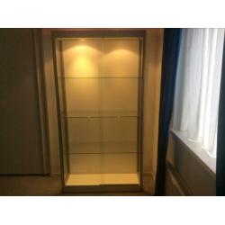 Vitrinekast met verlichting