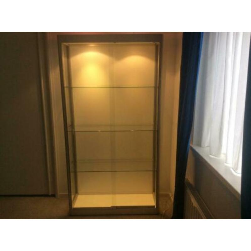 Vitrinekast met verlichting