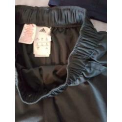 Setje Adidas. Shirt en 2 sportbroekjes. XS 164 176