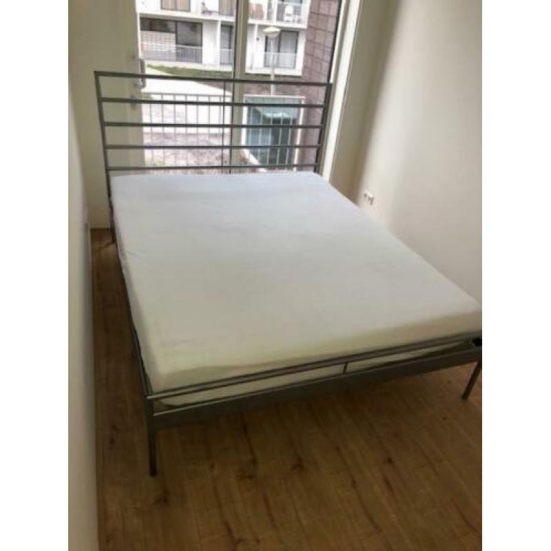 2 persoons bedframe + matras