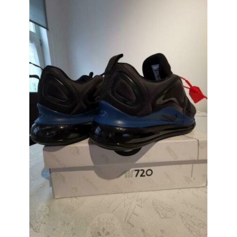 Nike Air Max 720 Premium M. 44