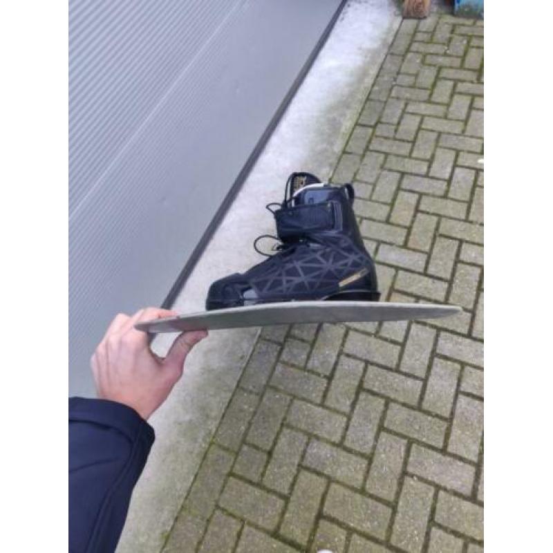 Liquid Force raph 146 met 4d flex binding maat 43-44