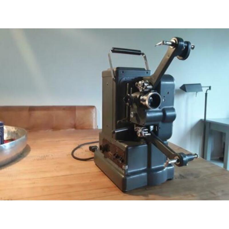 Te koop Projector Bolex Paillard model G 16