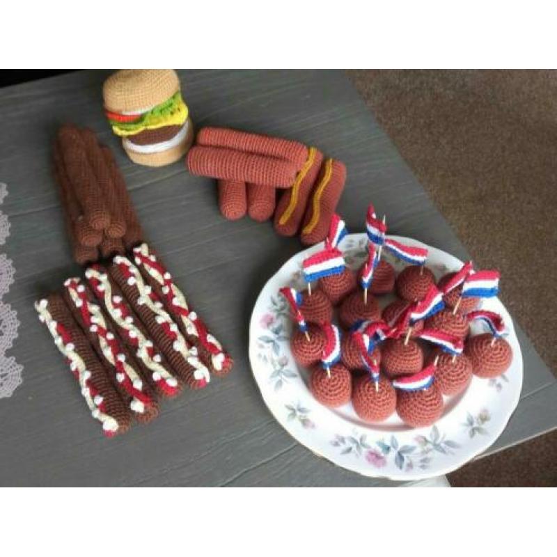 Gehaakte frikandel speciaal-kroket-bitterballen enz..snacks
