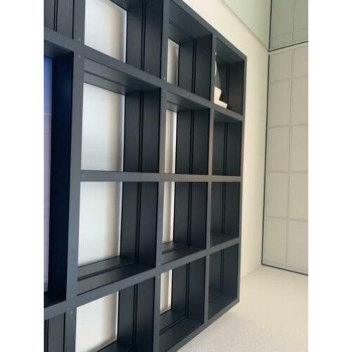 Presentatie kast (wandrek) 210cm x 415cm hoog, 2 stuks 7021