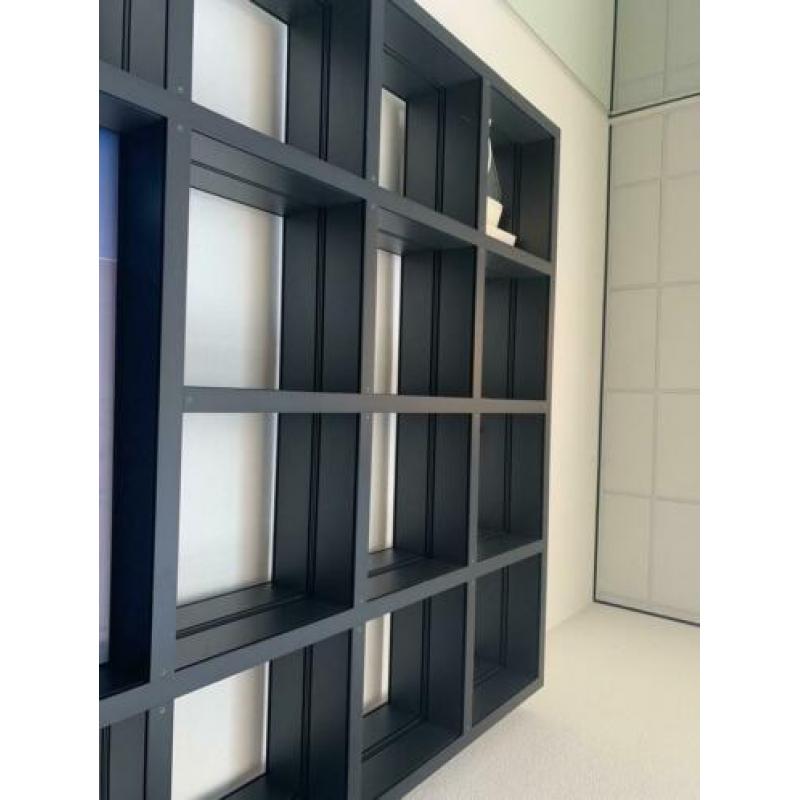 Presentatie kast (wandrek) 210cm x 415cm hoog, 2 stuks 7021