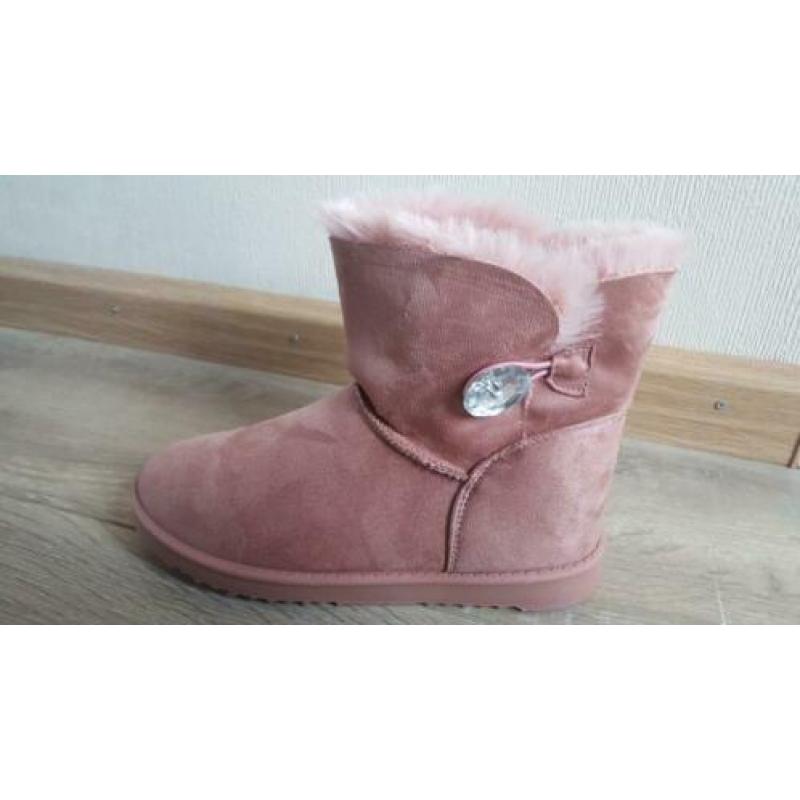 Partij roze laarsjes 7 paar.