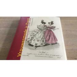Vrouwenmode in prent.Modeprenten 1780-1930.Klederdracht.Mode