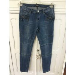 NIEUWSTAAT: Stoere jeans van 2 Bizzy, mt. 40