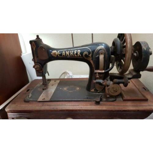 Oude antieke ANKER Naaimachine