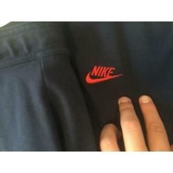 Mooie Nike tech fleece vest en broek Paris Saint Germain(PSG
