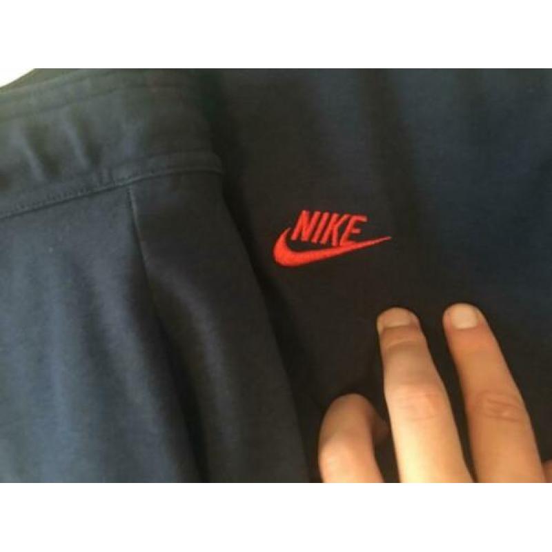 Mooie Nike tech fleece vest en broek Paris Saint Germain(PSG