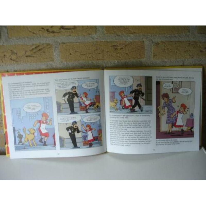 Het verhaal van de musical Annie ISBN 90-73715-00-8