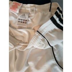 Setje Adidas. Shirt en 2 sportbroekjes. XS 164 176