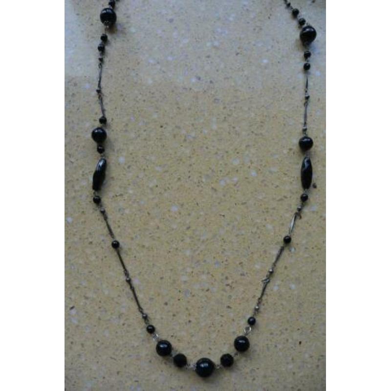 Mooie oude kralenketting zilver zwart