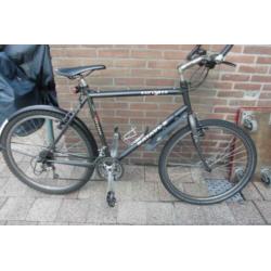 Heren fiets met versnelling.hand remmen.