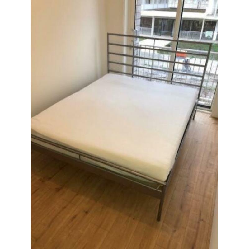2 persoons bedframe + matras