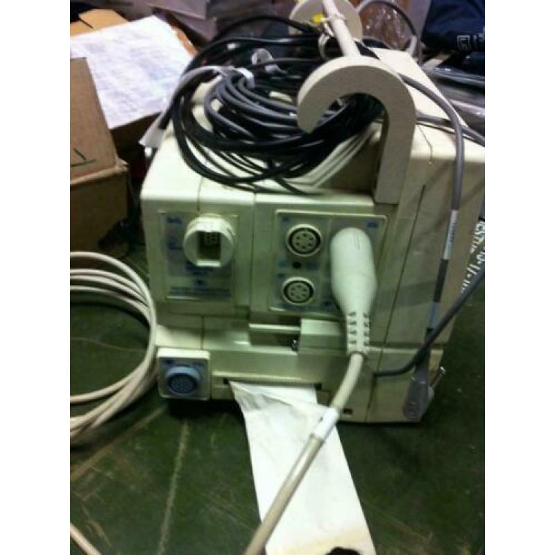 Vital signs monitor Pro Paq (oud type) met enkele toebehoren