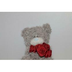 Me to you beertje met bosje rode rozen love cadeautip