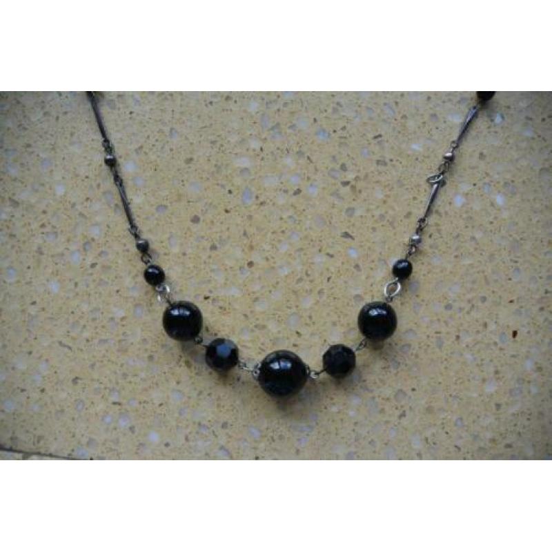 Mooie oude kralenketting zilver zwart