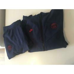 Mooie Nike tech fleece vest en broek Paris Saint Germain(PSG