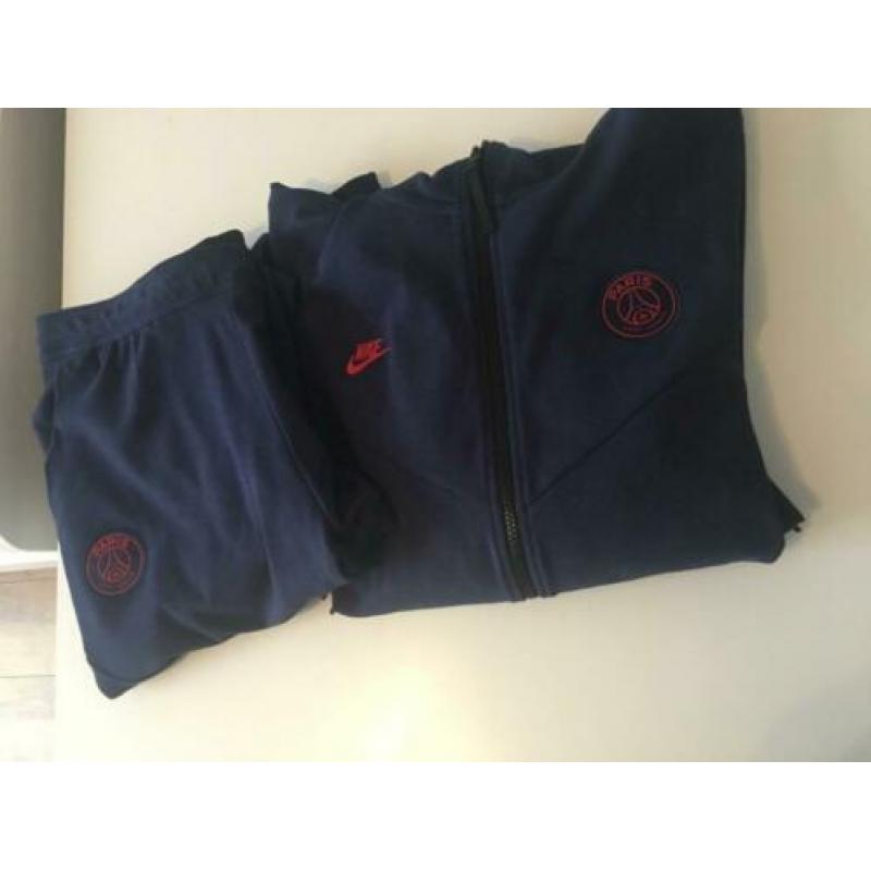 Mooie Nike tech fleece vest en broek Paris Saint Germain(PSG