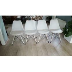 4 kuipstoelen wit zwart hout industrieel scandinavisch