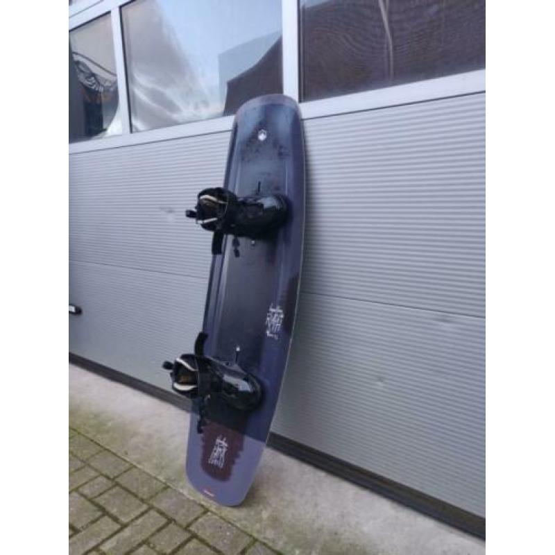 Liquid Force raph 146 met 4d flex binding maat 43-44