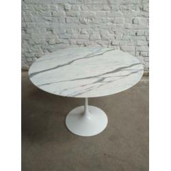 Knoll Saarinen tafel 107cm rond CALACATTA marmer 1970s