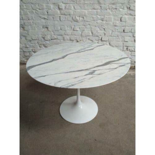 Knoll Saarinen tafel 107cm rond CALACATTA marmer 1970s