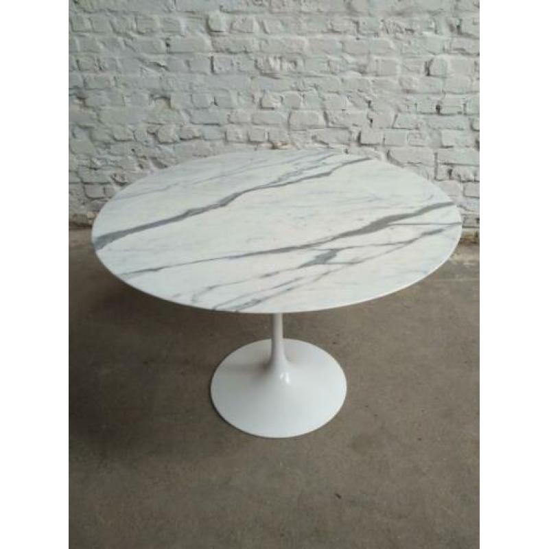 Knoll Saarinen tafel 107cm rond CALACATTA marmer 1970s