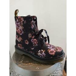 Dr Martens, Beckett Wilde Rose T Canvas. Maat 38,