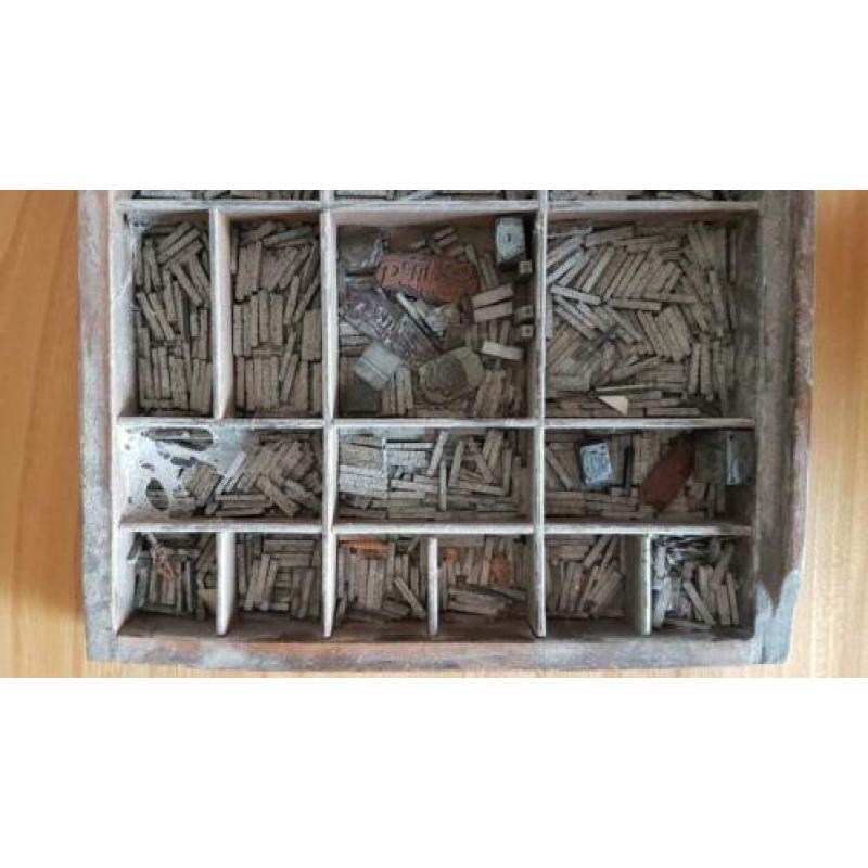 1. Authentieke letterbak met letters, plaatjes, enz