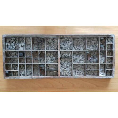 1. Authentieke letterbak met letters, plaatjes, enz