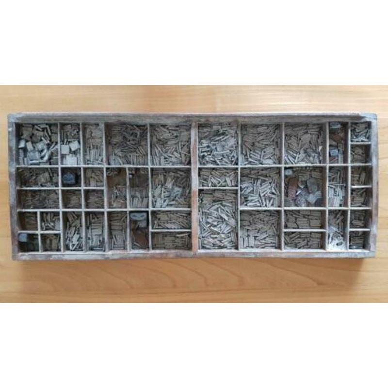 1. Authentieke letterbak met letters, plaatjes, enz