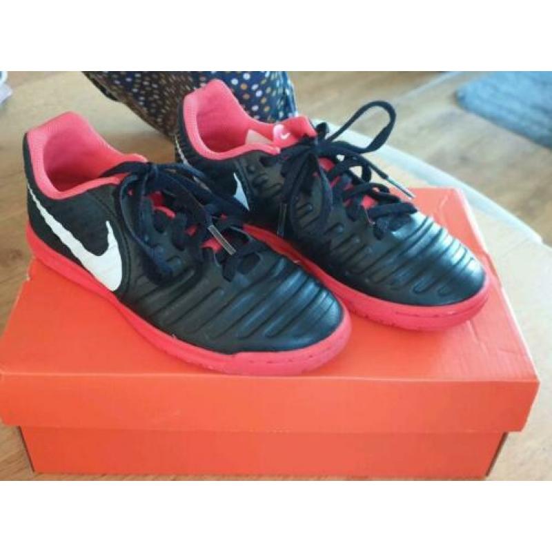 Nike Tiempo zaalvoetbalschoenen mt 33,5