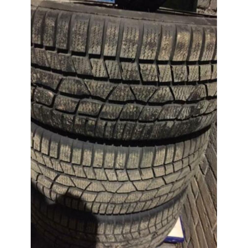 Conlinental contiwinter contact 235/45 R 17.